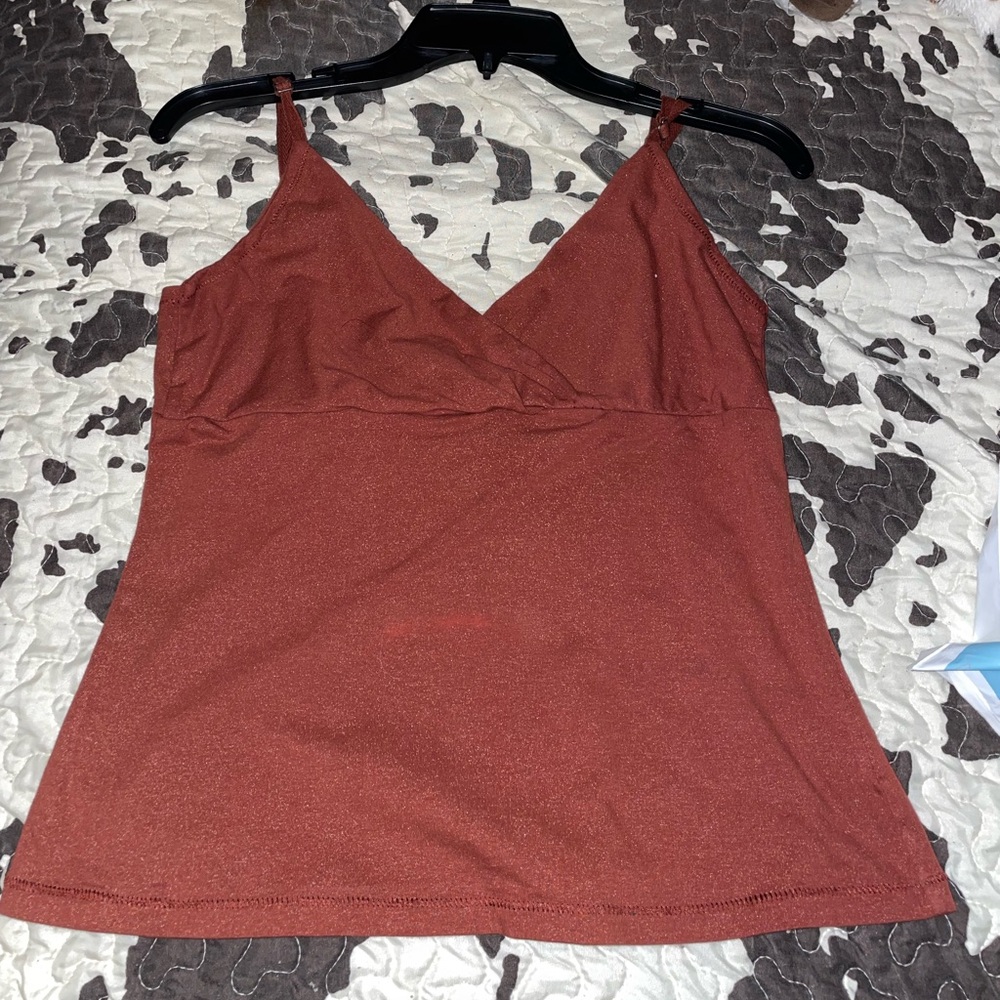 Medium Shyanne brown top with very light gold glitter . Worn once